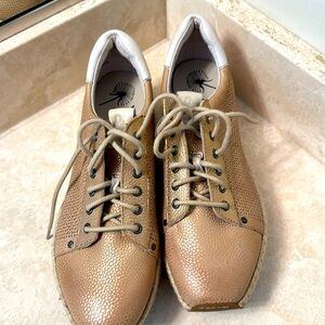 OBT tie shoe- womens size 10.